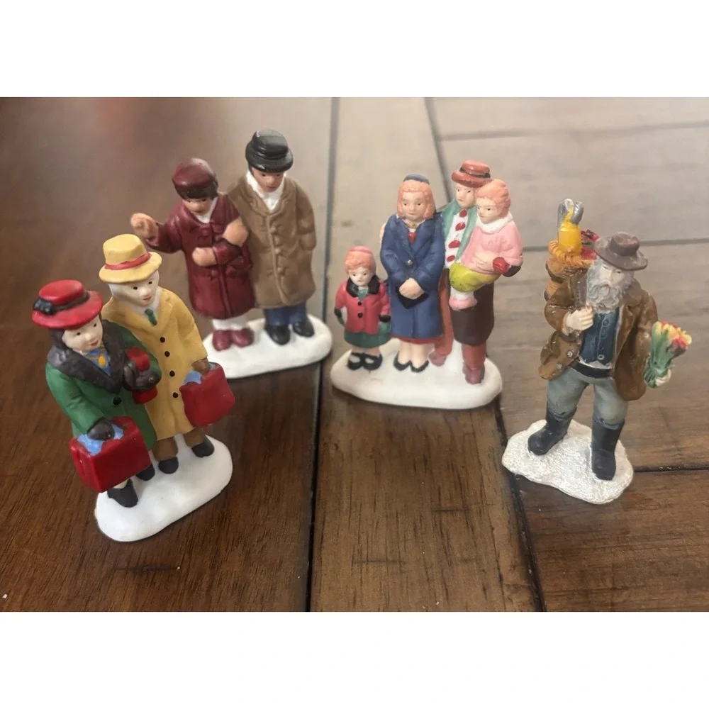 Lot 15 Vintage Dept 56 Heritage Village Accessories Christmas People Figures